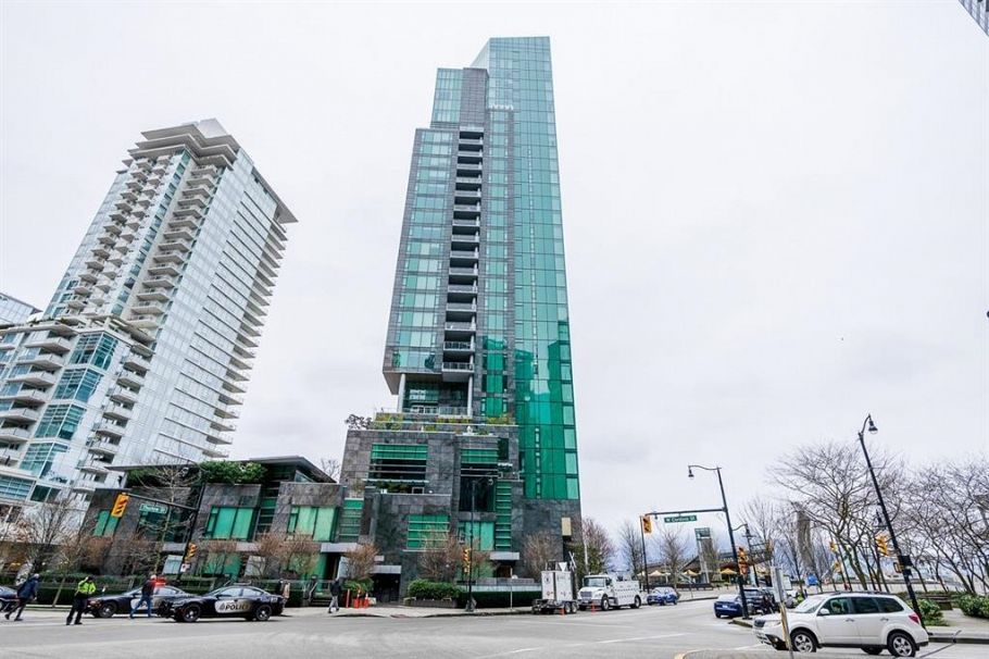 439 E 16th Street North Vancouver, BC - 1