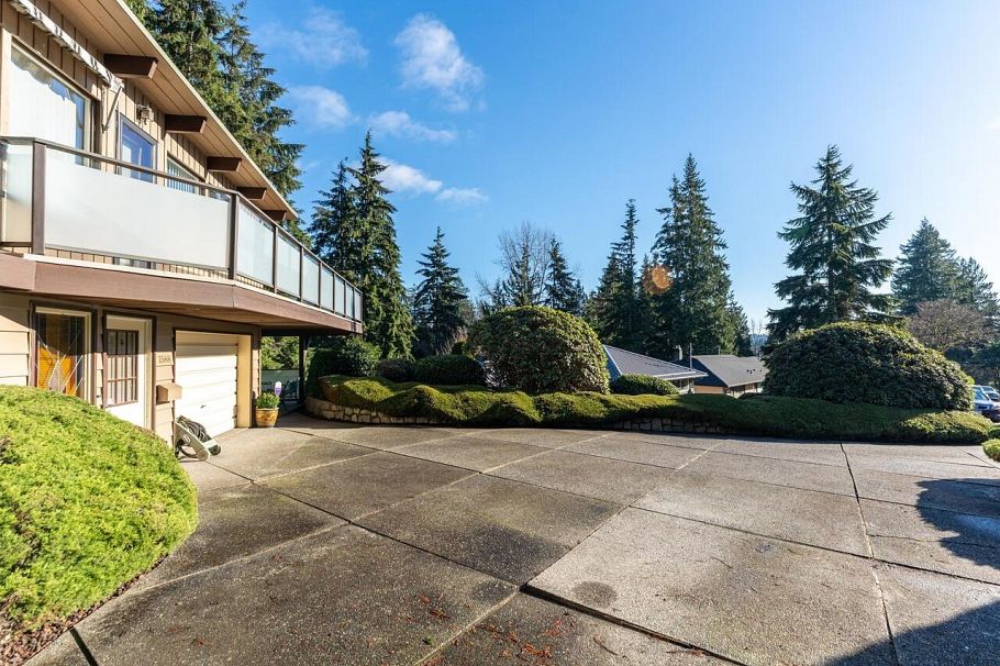 1588 Merlynn Crescent North Vancouver, BC - 33