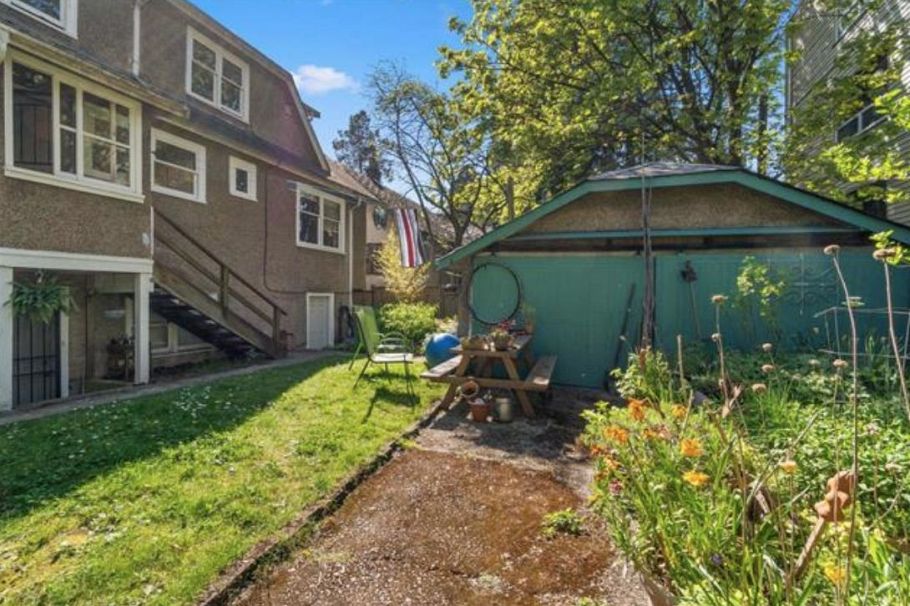 95 E 15th Avenue Vancouver, BC - 2