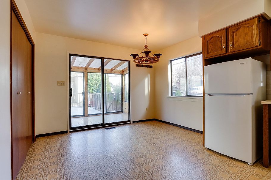 2579 E Pender Street Vancouver, BC - 17