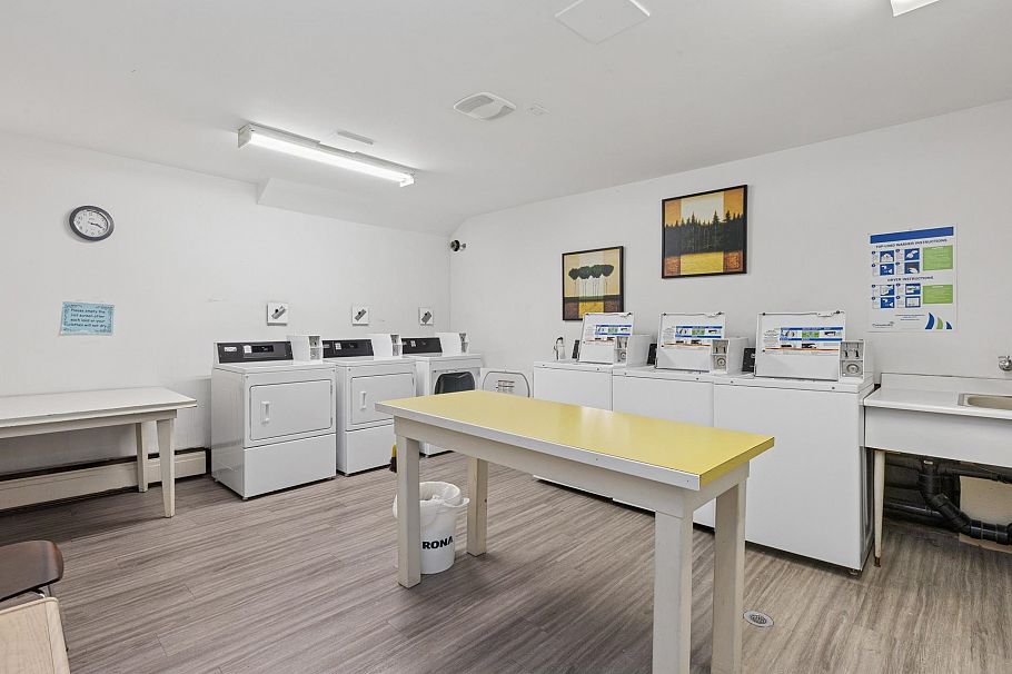 211 155 E 5th Street North Vancouver, BC - 30