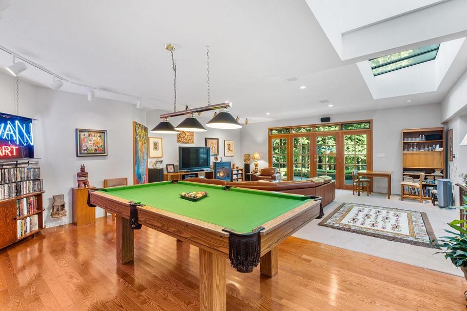 1588 Merlynn Crescent North Vancouver, BC - 9