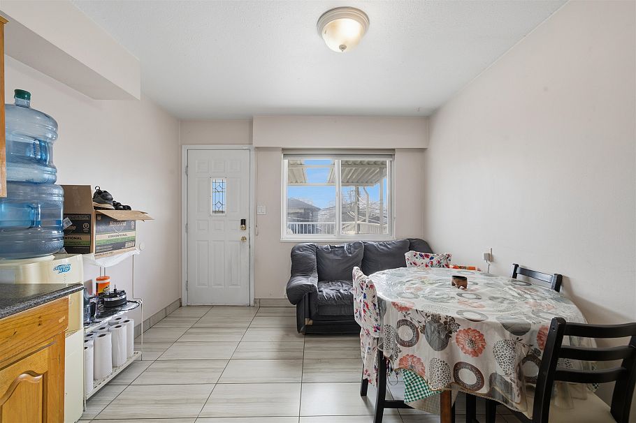 154 E 64th Avenue Vancouver, BC - 9