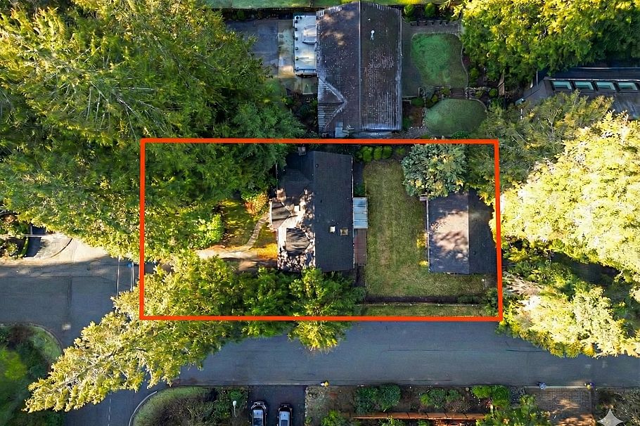 2266 Swinburne Avenue North Vancouver, BC - 38