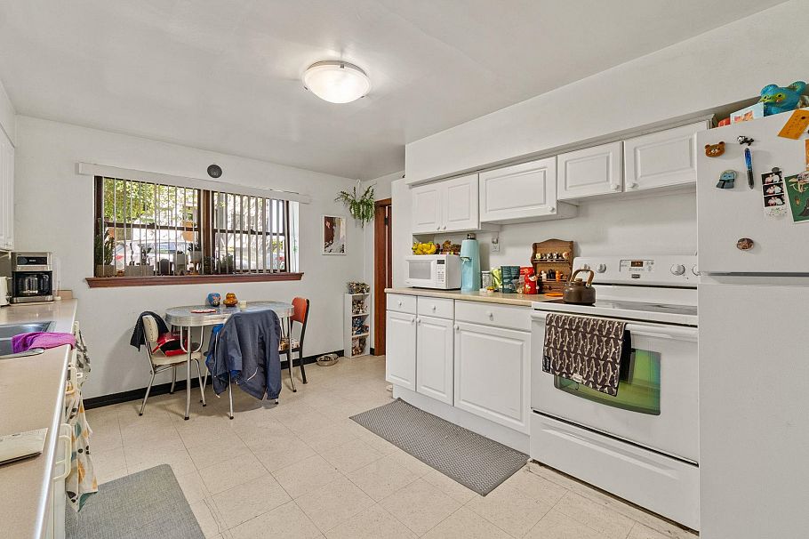 95 E 15th Avenue Vancouver, BC - 8