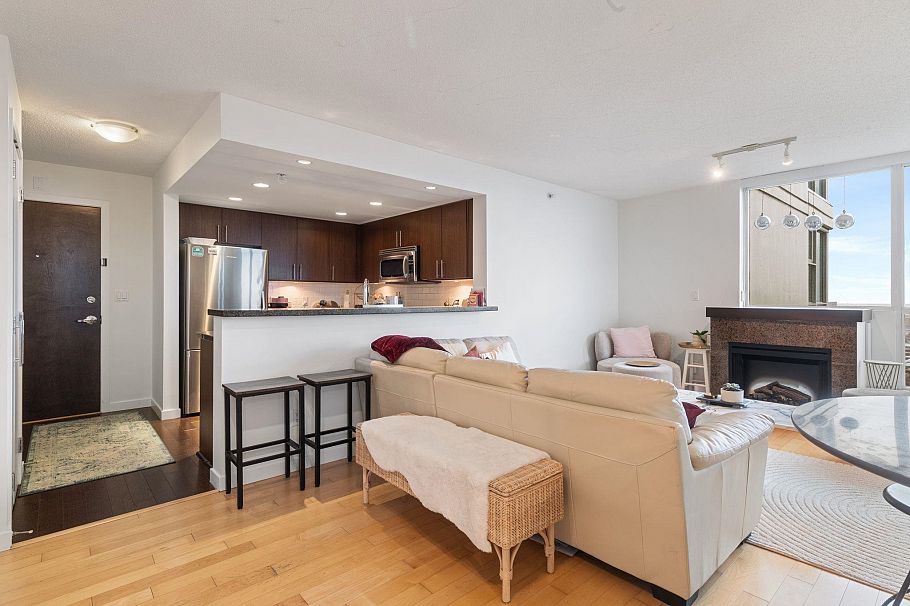 1702 125 Milross Avenue Vancouver, BC - 3