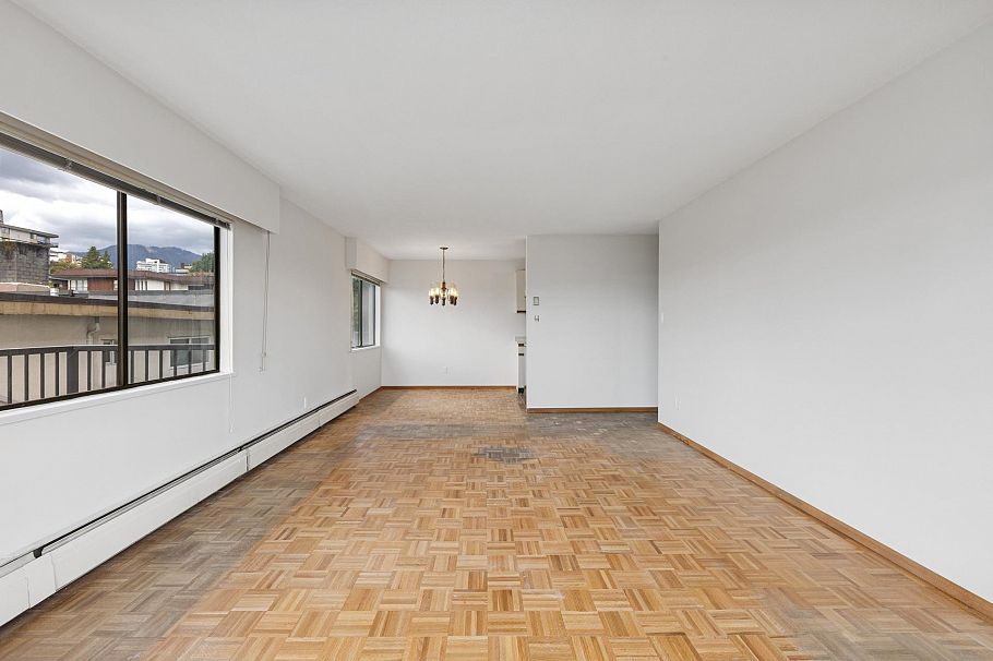 211 155 E 5th Street North Vancouver, BC - 4