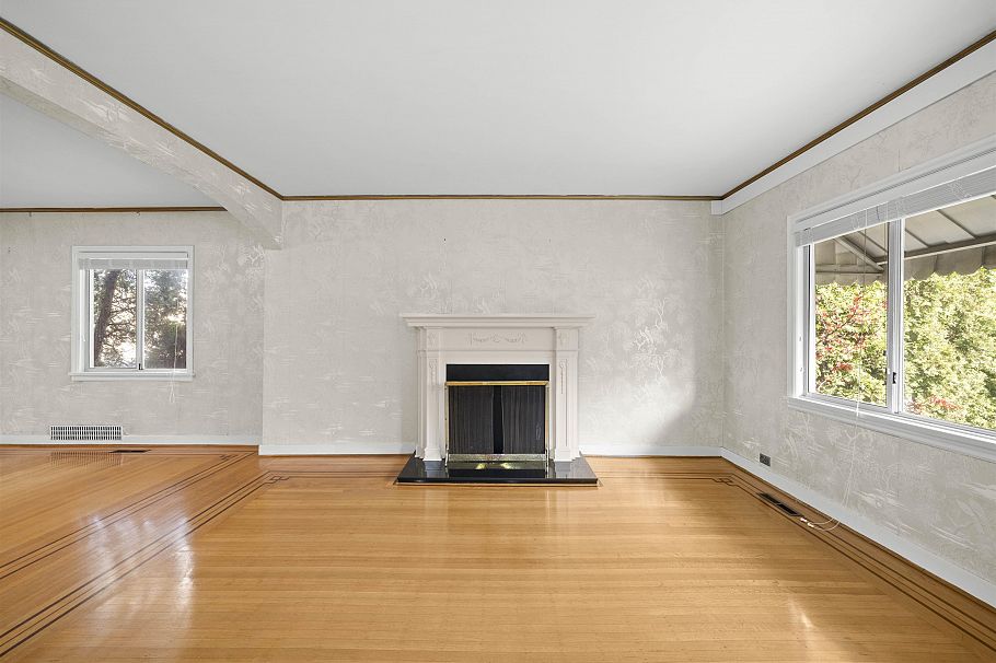 555 W 19th Avenue Vancouver, BC - 4