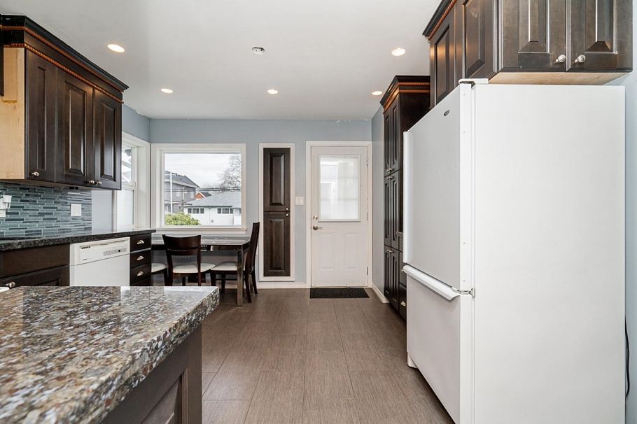 2655 E 53 Avenue Vancouver, BC - 8