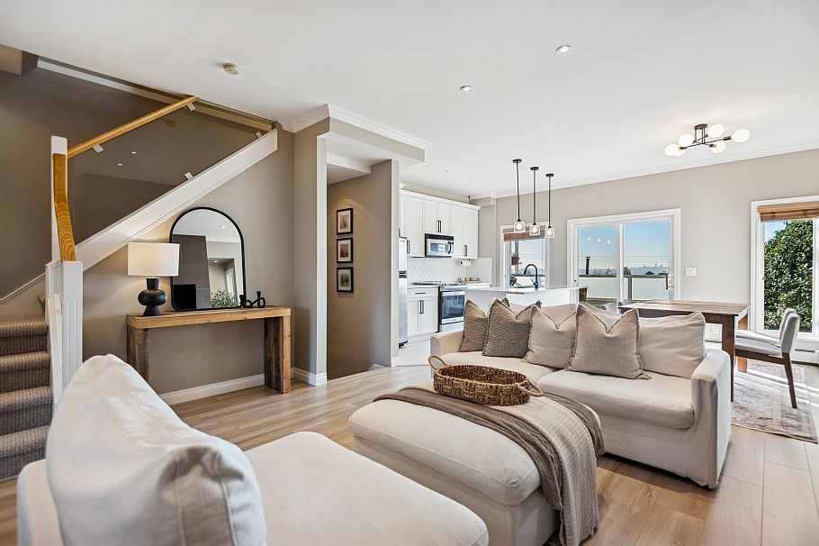 333 E Keith Road North Vancouver, BC - 3