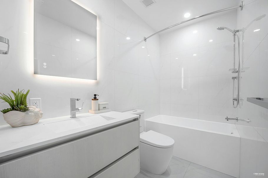 1001 8415 Granville Street Vancouver, BC - 25