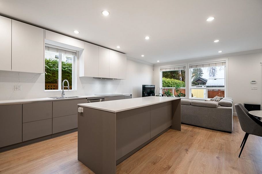 359 E 13th Street North Vancouver, BC - 10