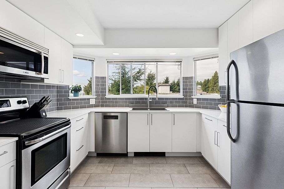 303 131 W 20th Street North Vancouver, BC - 12