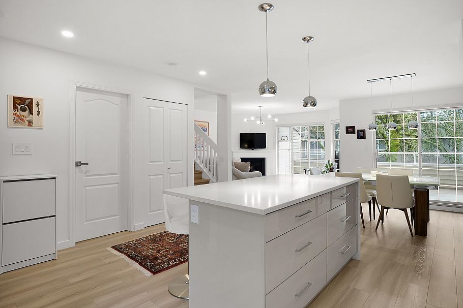 16 838 Tobruck Avenue North Vancouver, BC - 10