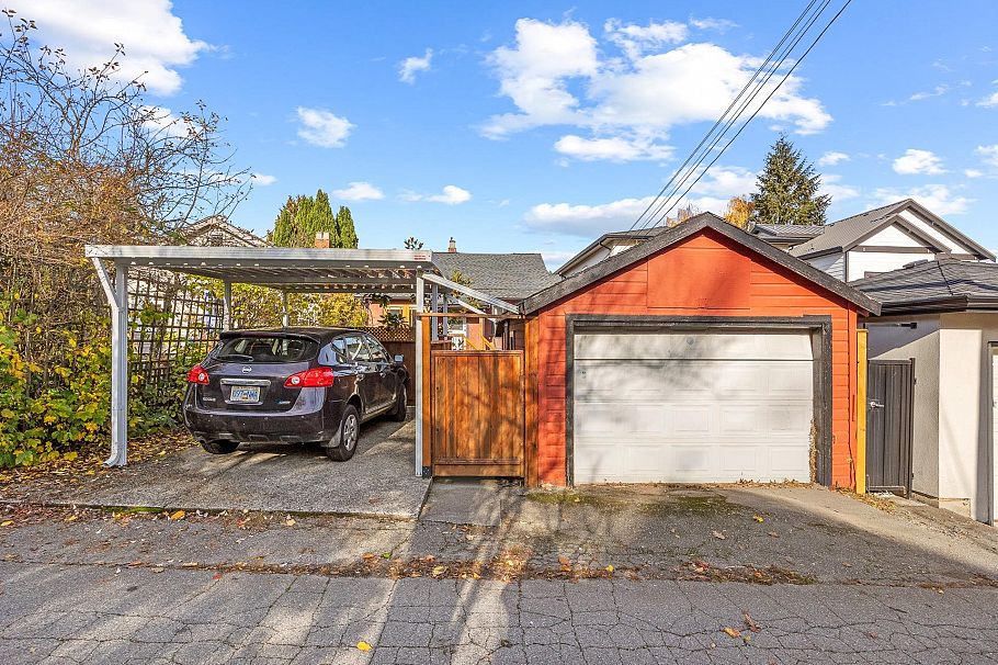3576 W 17th Avenue Vancouver, BC - 29