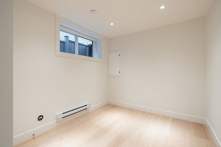 2565 W 2nd Avenue Vancouver, BC - 32