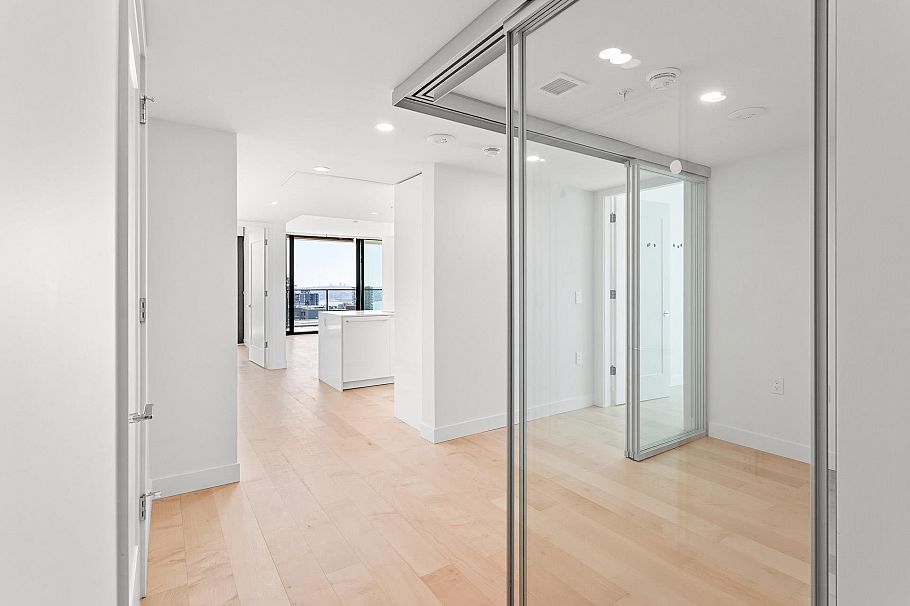 703 135 E 13th Street North Vancouver, BC - 31