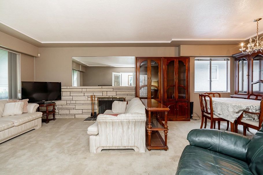 2655 E 53 Avenue Vancouver, BC - 3