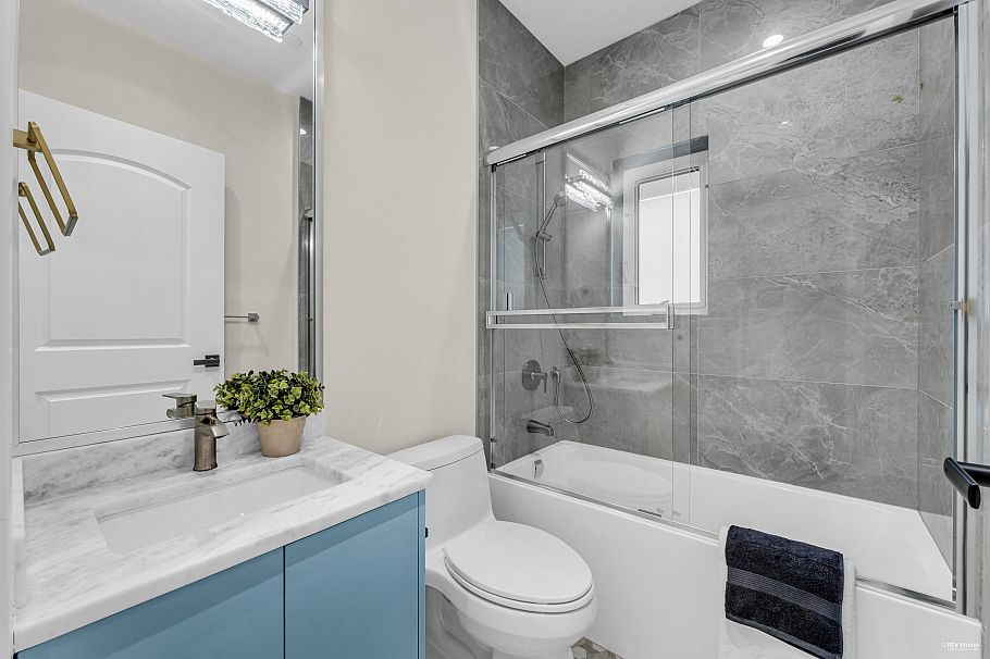 4112 W 11th Avenue Vancouver, BC - 19