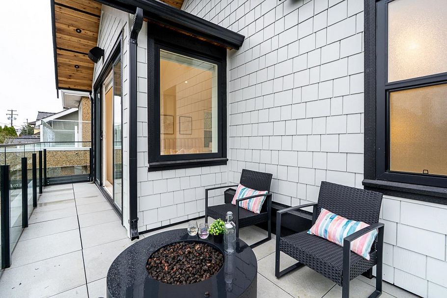 2565 W 2nd Avenue Vancouver, BC - 19