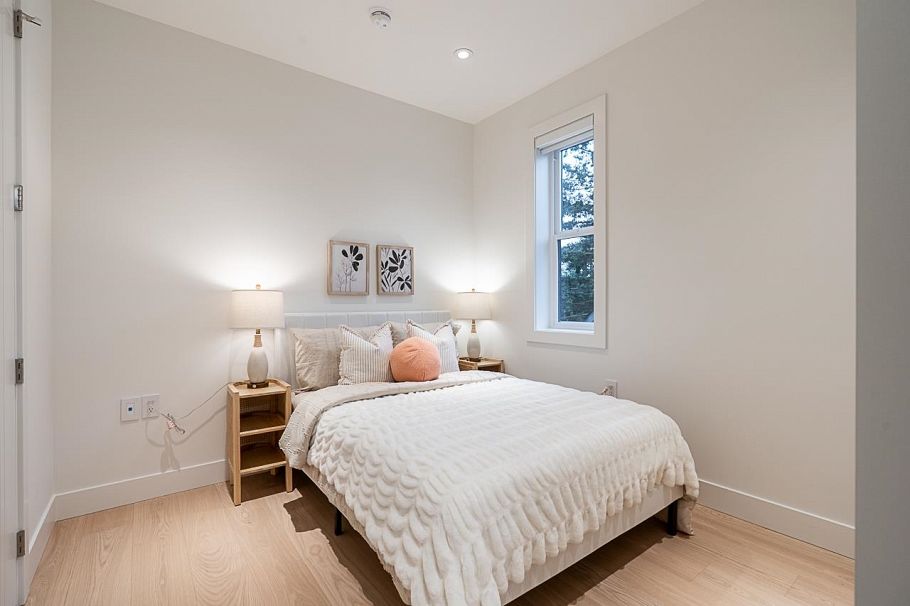 2565 W 2nd Avenue Vancouver, BC - 24