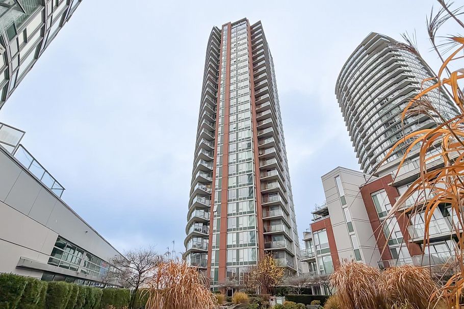 1909 688 Abbott Street Vancouver, BC - 1