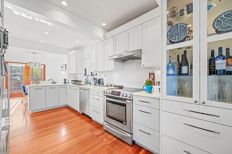 3576 W 17th Avenue Vancouver, BC - 7