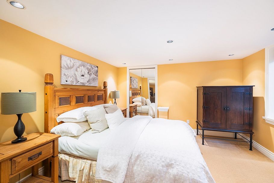 1090 W Keith Road North Vancouver, BC - 19