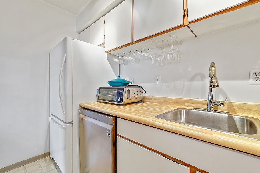 402 2215 Dundas Street Vancouver, BC - 5