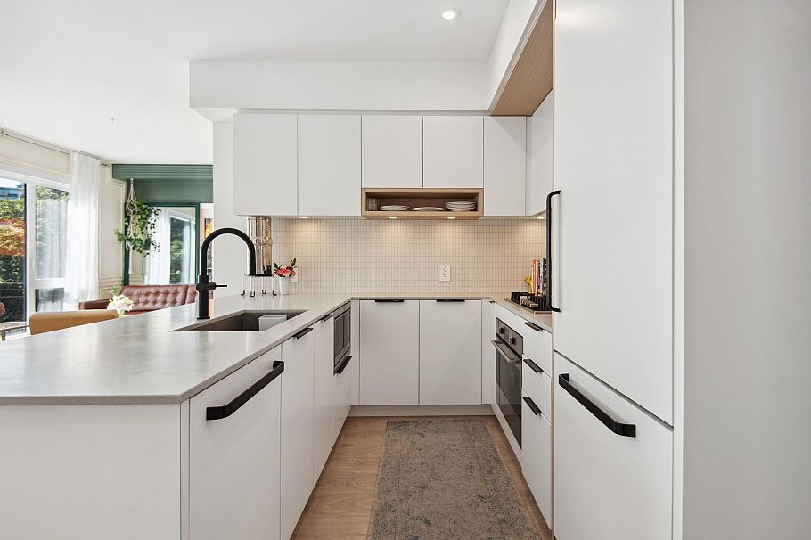 321 2520 Guelph Street Vancouver, BC - 9