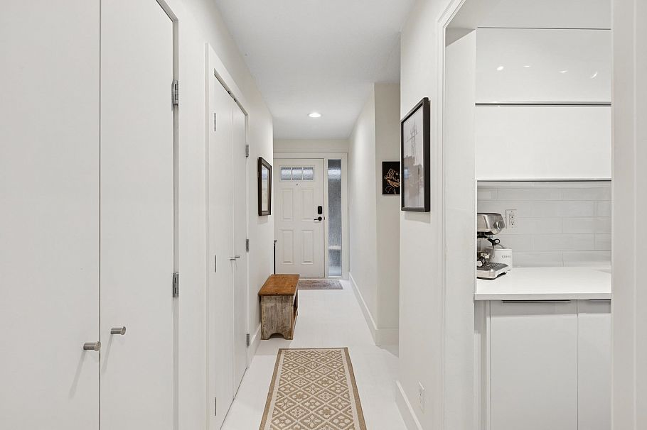 402 555 W 28th Street North Vancouver, BC - 19