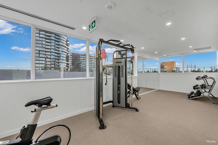 305 8415 Granville Street Vancouver, BC - 3