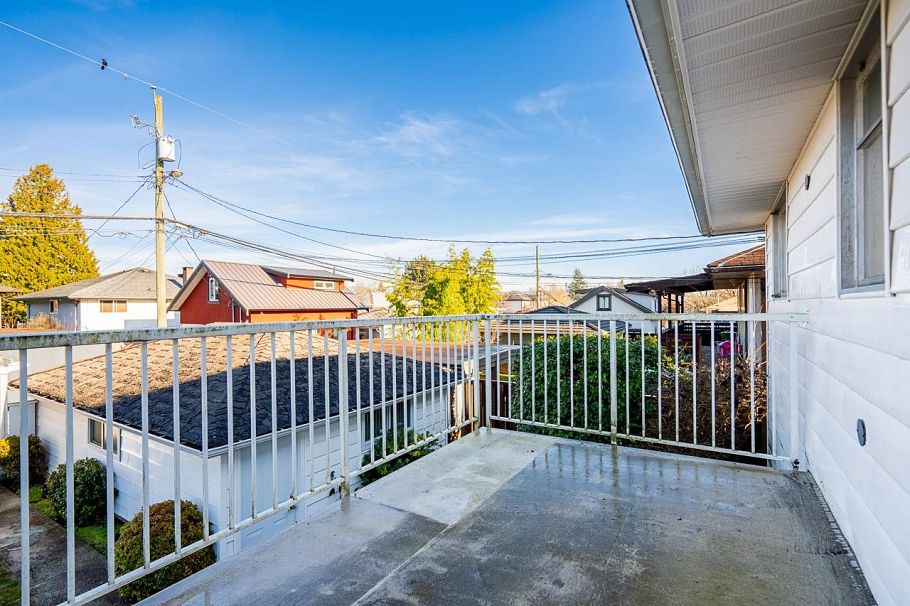 2655 E 53 Avenue Vancouver, BC - 28