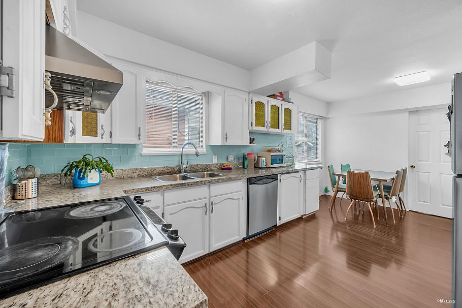 3334 Archimedes Street Vancouver, BC - 9