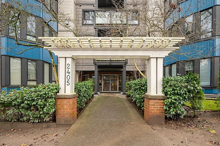 PH7 2405 Kamloops Street Vancouver, BC - 3