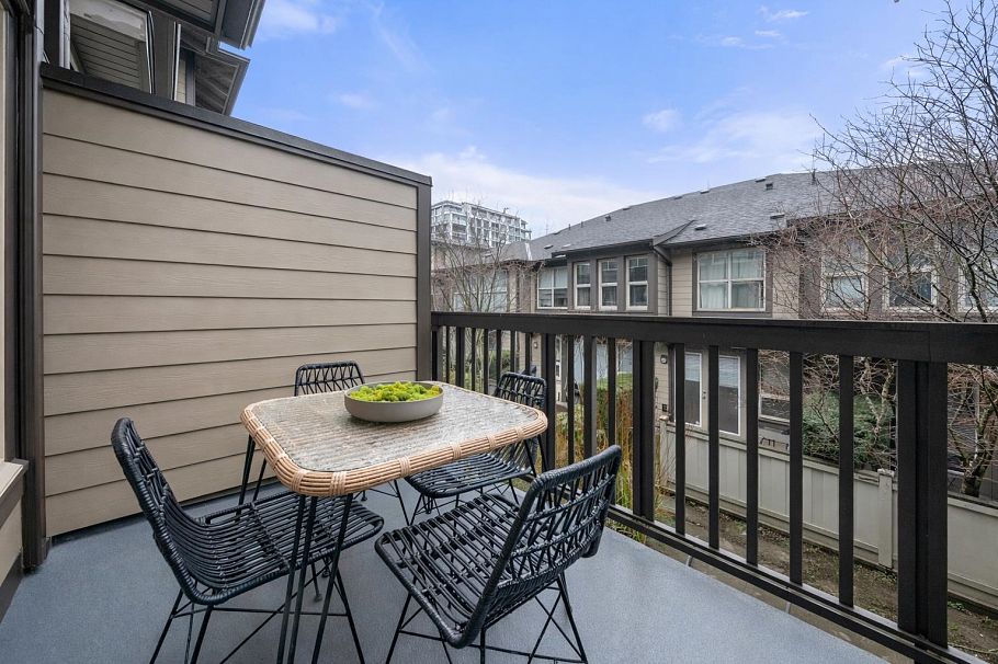 4 307 E 15th Street North Vancouver, BC - 9