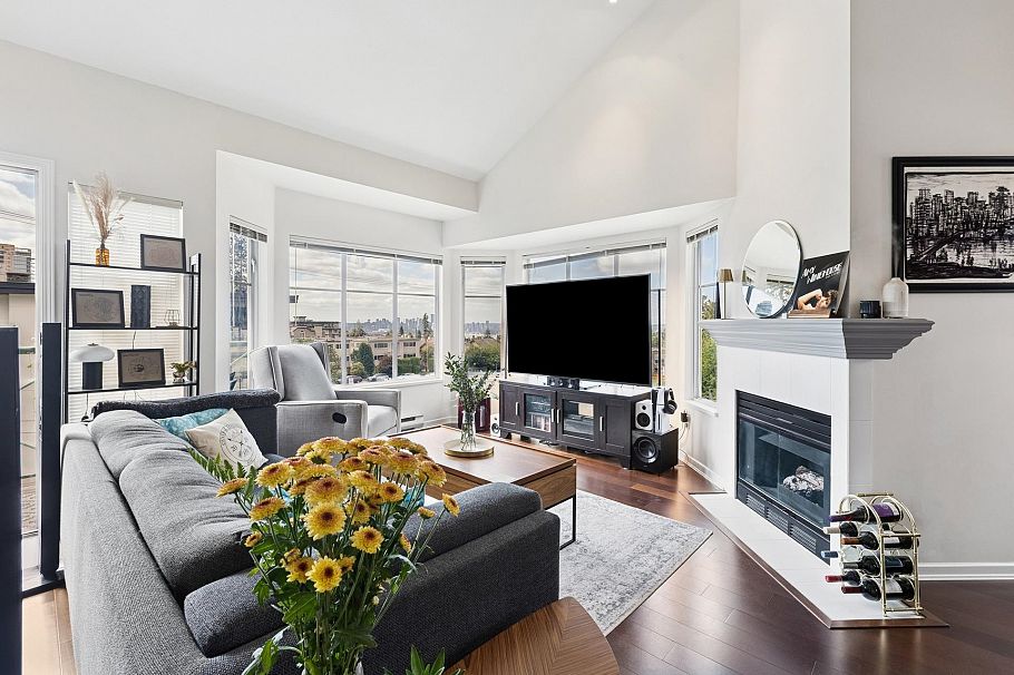 303 131 W 20th Street North Vancouver, BC - 3