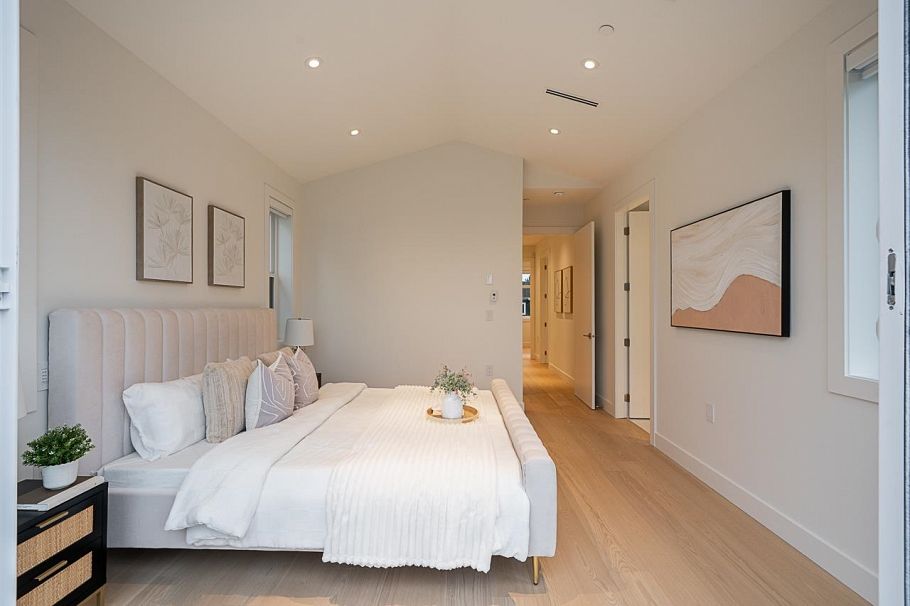 2565 W 2nd Avenue Vancouver, BC - 16