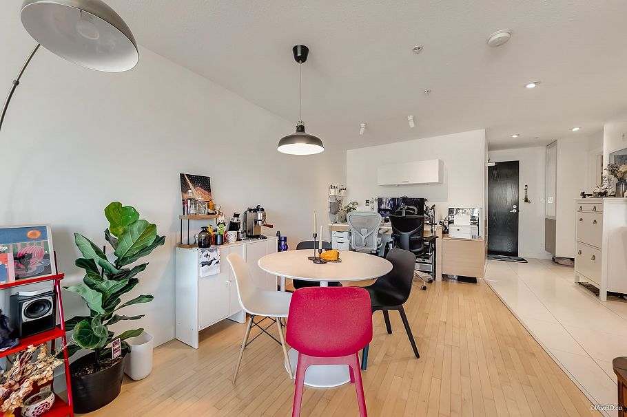 304 2525 Blenheim Street Vancouver, BC - 4