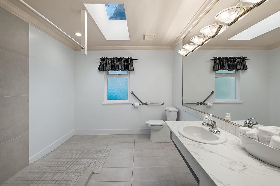 682 Seymour Boulevard North Vancouver, BC - 22