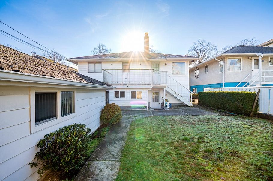 2655 E 53 Avenue Vancouver, BC - 33