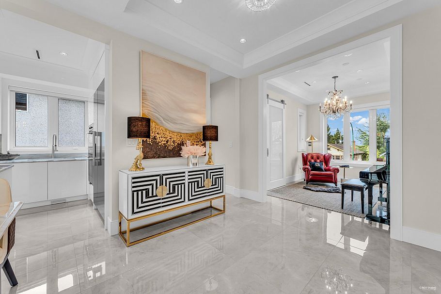 4112 W 11th Avenue Vancouver, BC - 6