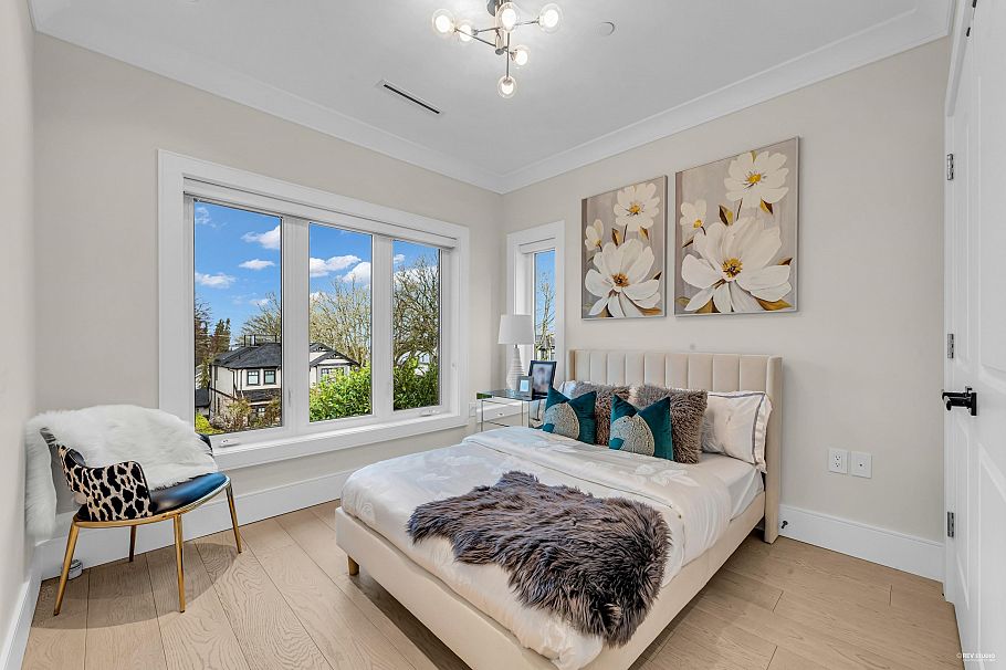 4112 W 11th Avenue Vancouver, BC - 16