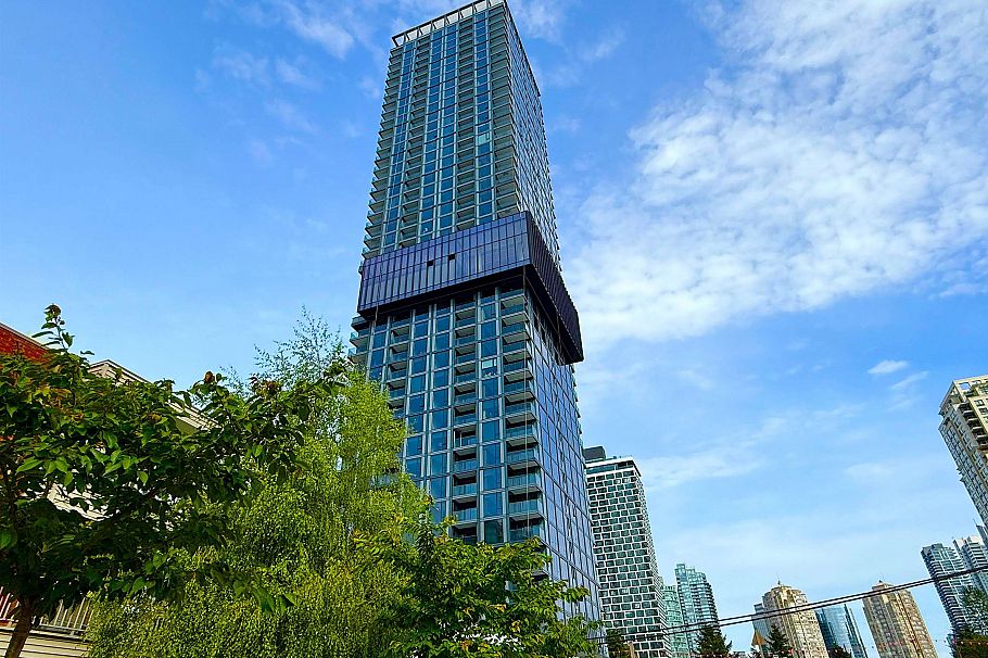 807 5987 Wilson Avenue Burnaby, BC - 1