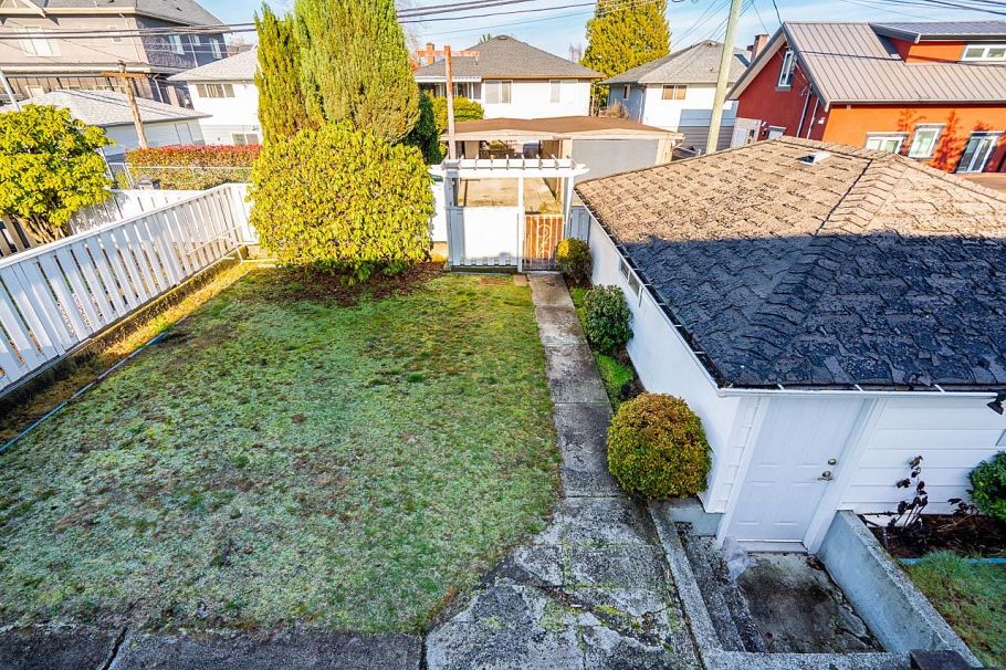 2655 E 53 Avenue Vancouver, BC - 30