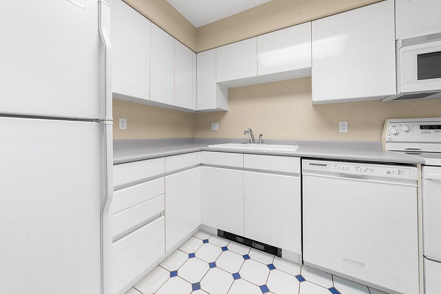 1106 1327 E Keith Road North Vancouver, BC - 11