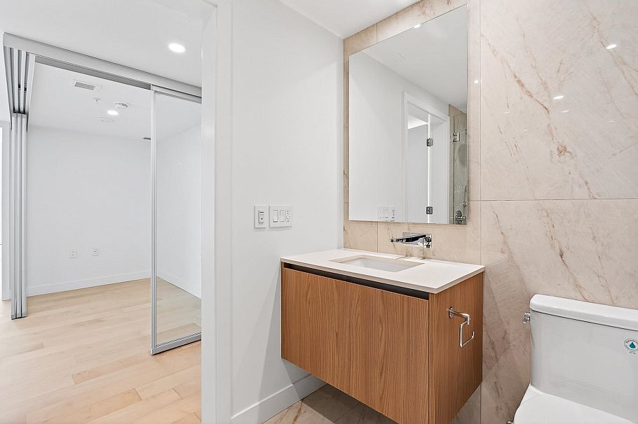 703 135 E 13th Street North Vancouver, BC - 29