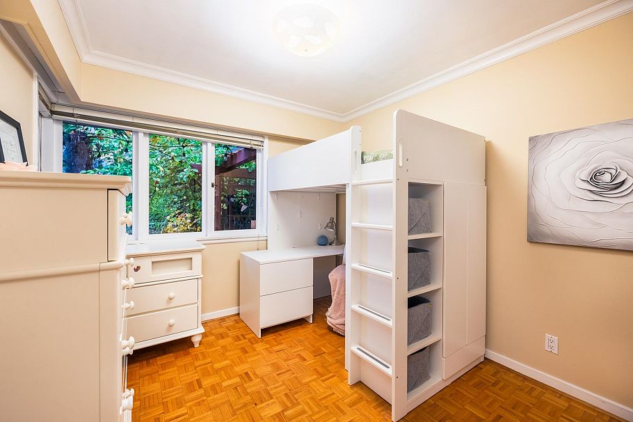 1090 W Keith Road North Vancouver, BC - 22