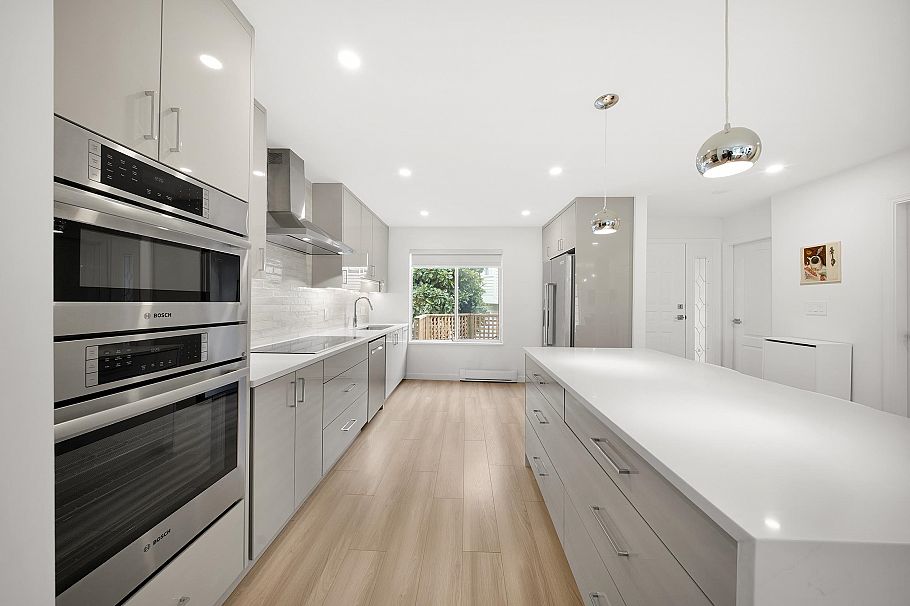 16 838 Tobruck Avenue North Vancouver, BC - 3