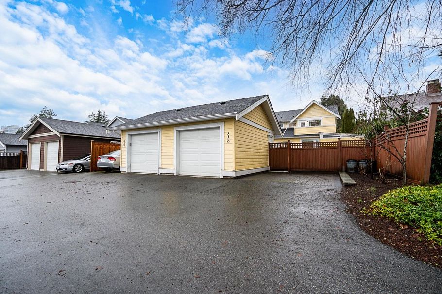 359 E 13th Street North Vancouver, BC - 37